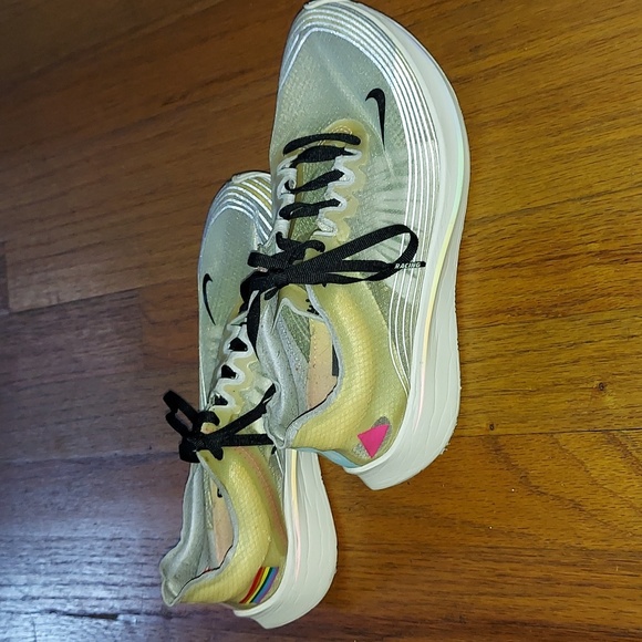 Nike Zoom Fly Be True 2018 Pride - Picture 4 of 6